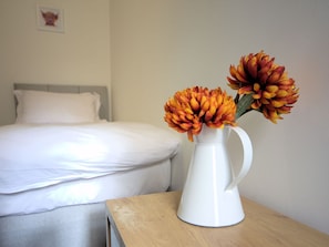 3 bedrooms, bed sheets
