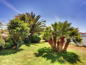 Apartment | Exterior - Scenic Apartment With Garden in Medulin (Medulin)