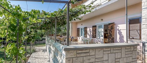 المنشأة من الخارج