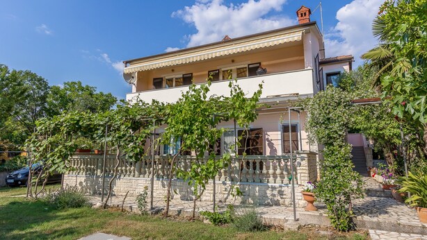 A two-story building with a balcony, surrounded by greenery and a stone pathway. - Alluring Apartment in Medulin near Beach (Medulin)