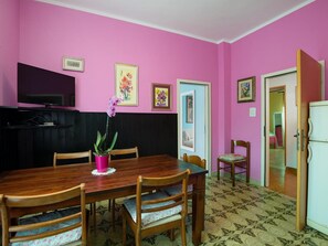 Apartment | Dining - Alluring Apartment in Medulin near Beach (Medulin)