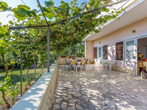 Apartment | Dining - Alluring Apartment in Medulin near Beach (Medulin)