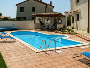 Outdoor pool - Apartment on the Ground Floor of a Family House, Banjole, Medulin (Medulin)