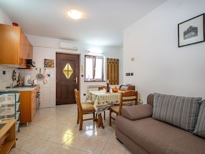 Living room - Apartment on the Ground Floor of a Family House, Banjole, Medulin (Medulin)