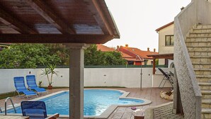 Outdoor pool - Apartment on the Ground Floor of a Family House, Banjole, Medulin (Medulin)