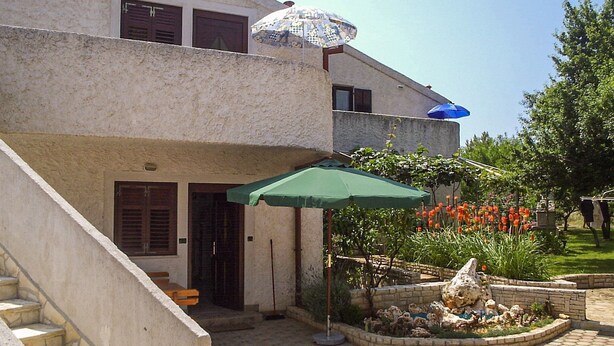 Exterior - Apartment on the Ground Floor of a Family House, Banjole, Medulin (Medulin)