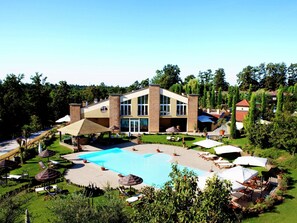 A hotel with a swimming pool, outdoor seating, and a well-maintained garden. - Cozy Tuscan Getaway (Fucecchio)