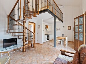 Living area - Cozy Tuscan Getaway (Fucecchio)