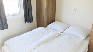 Chalet | 2 bedrooms, individually furnished, free cots/infant beds, bed sheets