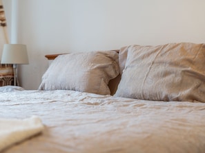 1 bedroom, bed sheets