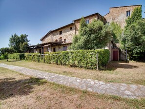 House | Exterior - Farmhouse in Tuscany Near Petriolo Spa (Monticiano)