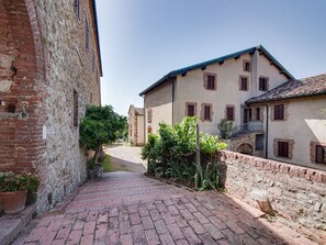 House | Exterior - Farmhouse in Tuscany Near Petriolo Spa (Monticiano)