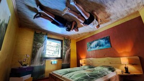 A room with a bed, a nightstand, a window, and a painting on the wall. - Sunny, Modern Furnished Apartment Your Favourite Place to Relax (Viechtach)