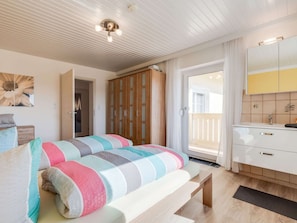 Apartment | 3 bedrooms, bed sheets