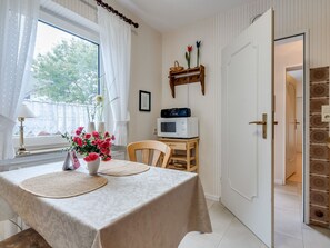 Dining - Scenic Apartment in Eslohe with Patio near Lak (Eslohe)