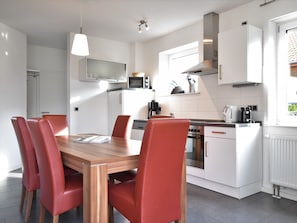 Fridge, microwave, oven, dishwasher - Lovely Holiday Home in Zierow with Garden near Sea Beach (Zierow)