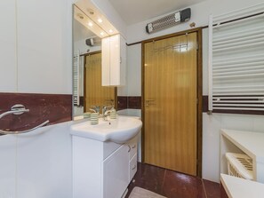 Combined shower/bathtub, towels - Detached Villa With Private Pool Near the Charming Village Vodnjan (Vodnjan)