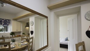Dining - Garden View Apartment in Chatsworth near Chatsworth House (Bakewell)