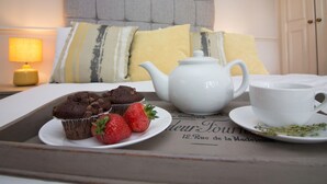 2 bedrooms, bed sheets - Garden View Apartment in Chatsworth near Chatsworth House (Bakewell)