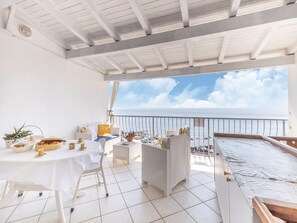 Apartment | Balcony - Sprawling Apartment in Cala Gonone near Cala Fuili Beach (Dorgali)