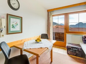 Apartment | Dining