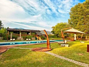 Casa de campo | Alberca | Alberca al aire libre y alberca climatizada