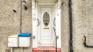 Exterior - Classy Holiday Home in Edinburgh With Private Garden (Edinburgh)