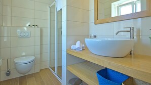 Bathroom - Serene Holiday Home in Kruncici With Private Pool (Sveti Lovrec)
