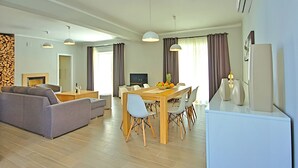 Living room - Serene Holiday Home in Kruncici With Private Pool (Sveti Lovrec)