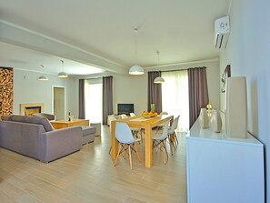 Fireplace - Serene Holiday Home in Kruncici With Private Pool (Sveti Lovrec)