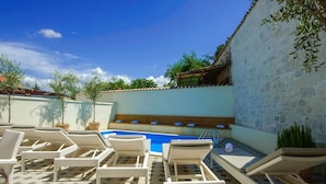 Balcony - Serene Holiday Home in Kruncici With Private Pool (Sveti Lovrec)