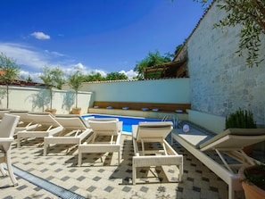 Balcony - Serene Holiday Home in Kruncici With Private Pool (Sveti Lovrec)