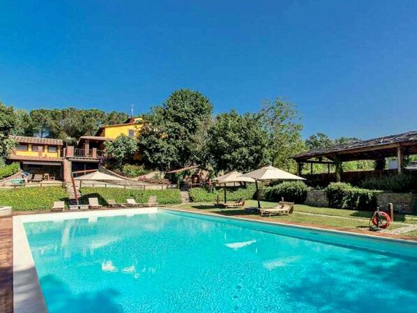 Cottage | Zwembad | Een buitenzwembad en een verwarmd zwembad