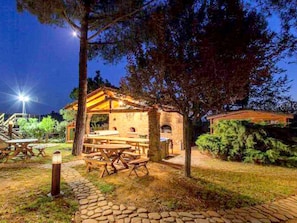 A rustic stone building with a wooden roof, surrounded by trees and a stone pathway. - Cottage in Loro Ciuffenna With Pool & Sauna (Terranuova Bracciolini)
