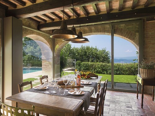 Villa in Arezzo With Pool and Vineyards