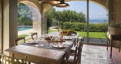 Villa in Arezzo With Pool and Vineyards