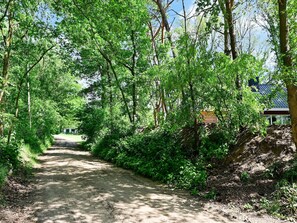 Property grounds - House in Reutum With Jacuzzi & Forest View (Reutum)