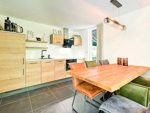 Dining - House in Reutum With Jacuzzi & Forest View (Reutum)