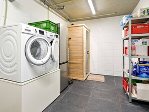 Bathroom - House in Reutum With Jacuzzi & Forest View (Reutum)