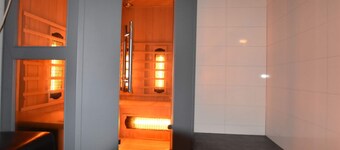 House in Reutum With Jacuzzi & Forest View