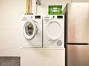 Bathroom - House in Reutum With Jacuzzi & Forest View (Reutum)