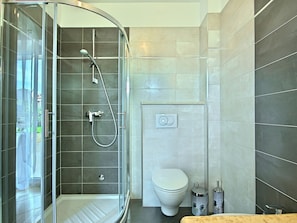 Shower, towels