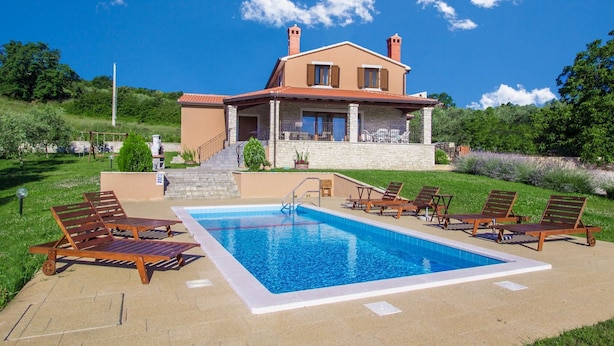Outdoor pool - Superb Villa in Karojba With Private Pool (Karojba)