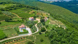 Exterior - Superb Villa in Karojba With Private Pool (Karojba)