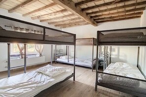 5 bedrooms, individually furnished, bed sheets