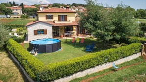 Exterior - Detached House with Fenced Garden & Frame Pool near Porec & Beach (Porec)