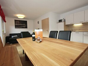 Dining - Elegant Apartment in Aschau near Skiing (Aschau Im Zillertal)