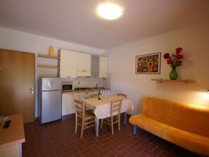 House | Private kitchen - Semi Detached Bungalow with AC near Coast of Tuscany (Campiglia Marittima)