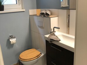 Dusche, Haartrockner, Handtücher