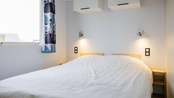 2 bedrooms, individually furnished, bed sheets
